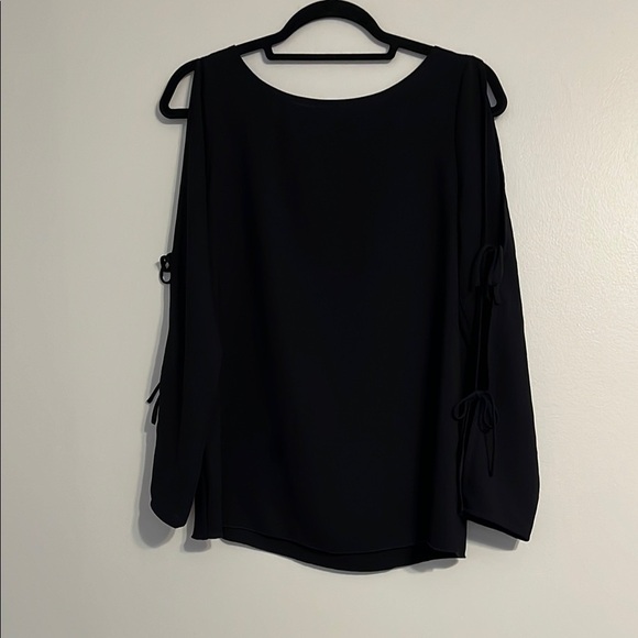 Wilfred‎ Aritzia long sleeve Cold Shoulder Top black - Picture 3 of 8
